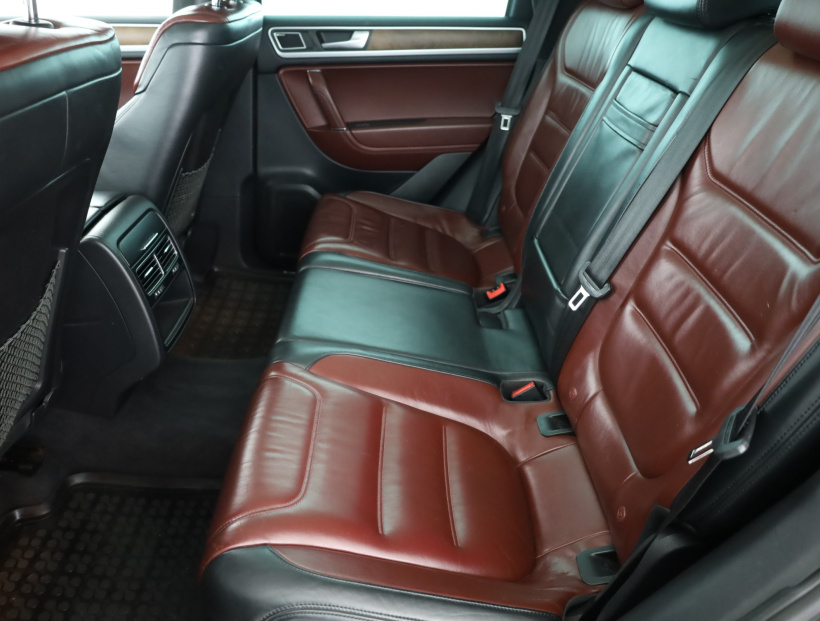 Volkswagen Touareg, 2011
