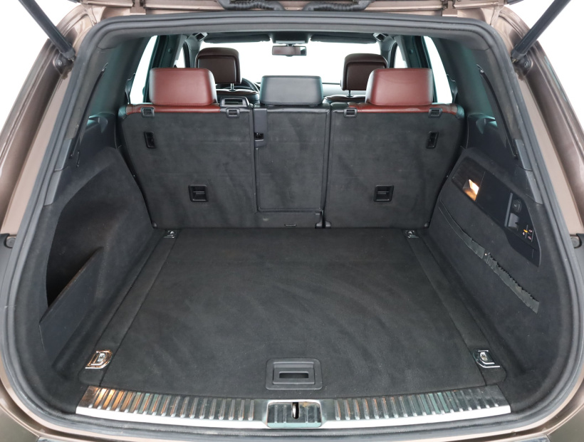 Volkswagen Touareg, 2011