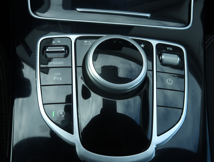 Mercedes-Benz C, 2015