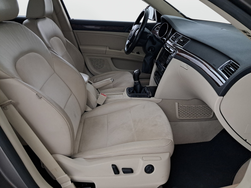 Škoda Superb, 2011