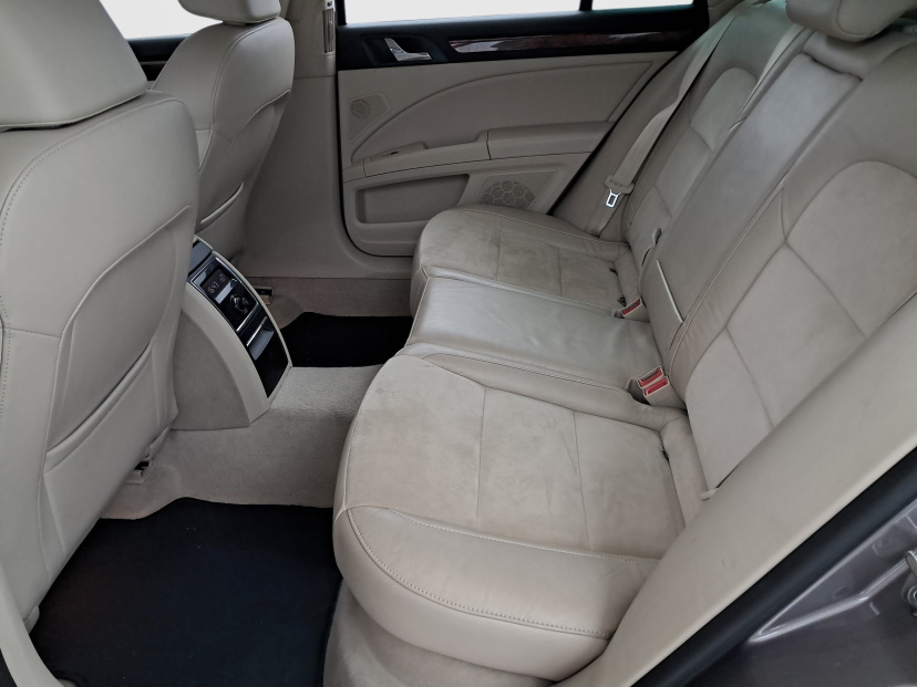 Škoda Superb, 2011