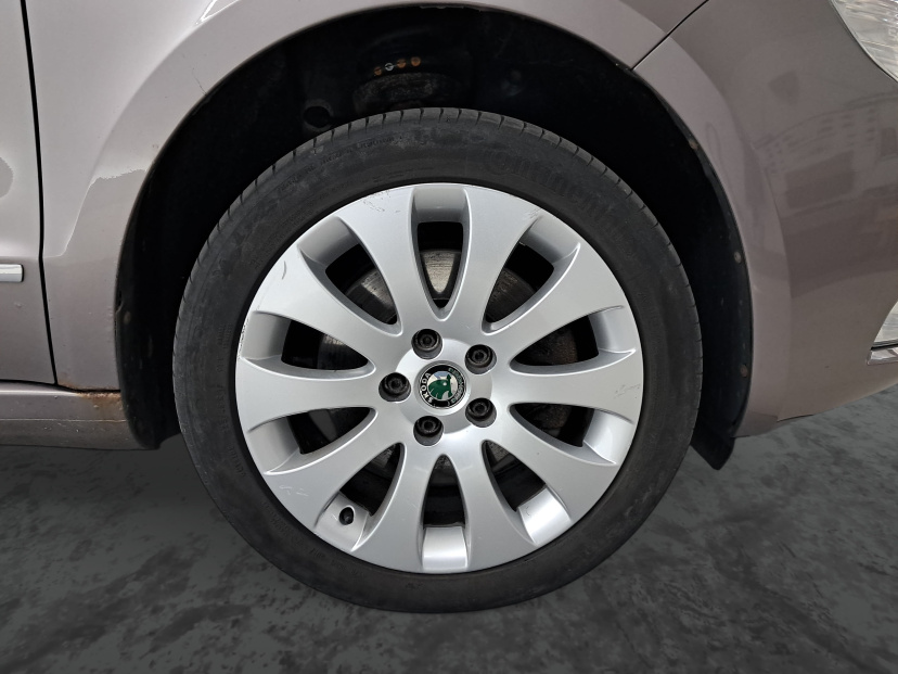 Škoda Superb, 2011