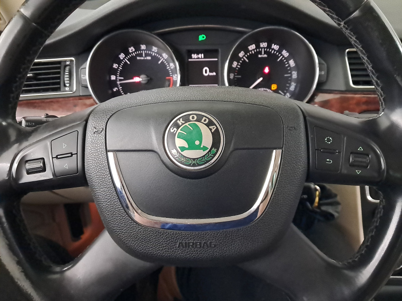 Škoda Superb, 2011