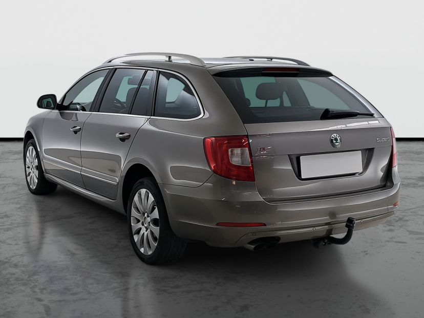 Škoda Superb, 2011