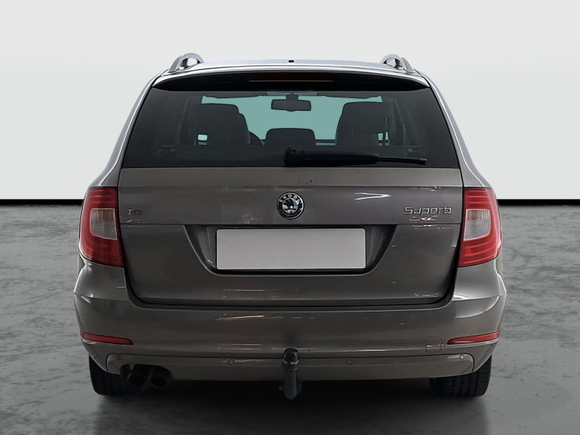 Škoda Superb, 2011