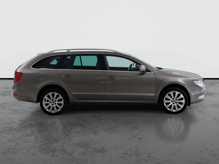 Škoda Superb, 2011
