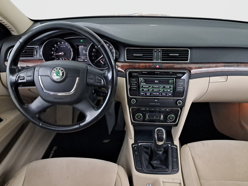 Škoda Superb, 2011