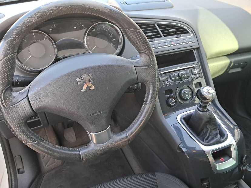 Peugeot 5008, 2012
