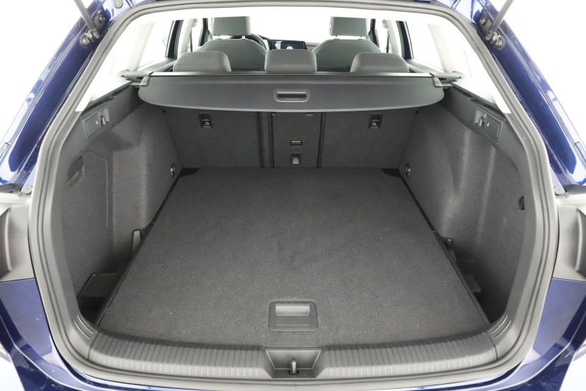Volkswagen Golf, 2023