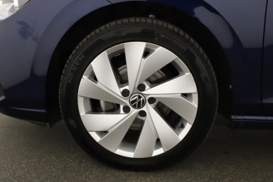 Volkswagen Golf - 2023