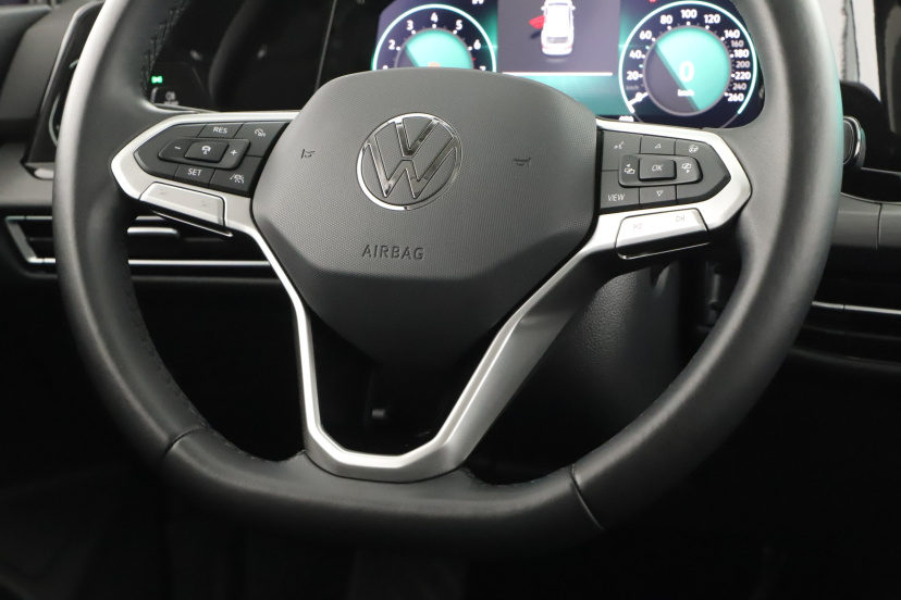 Volkswagen Golf, 2023