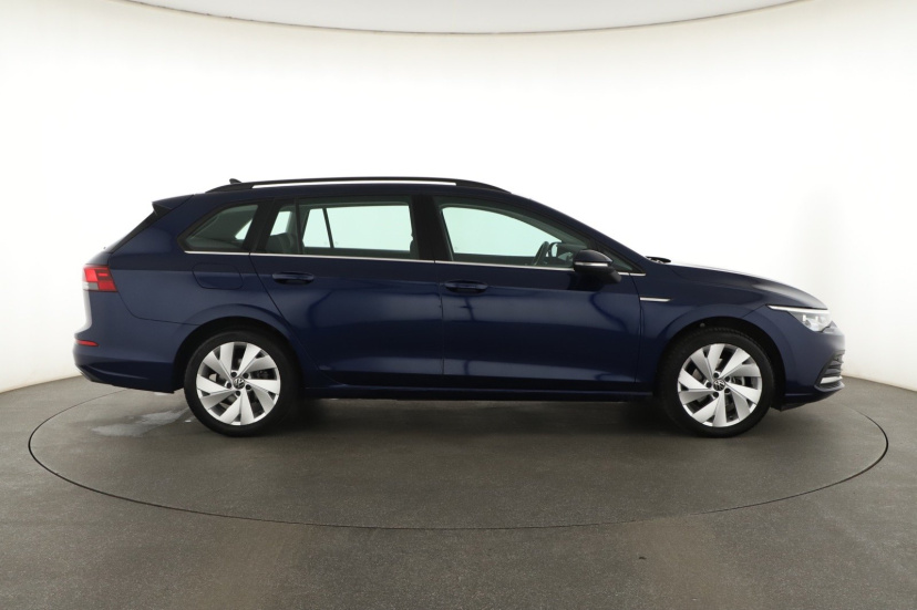 Volkswagen Golf, 2023