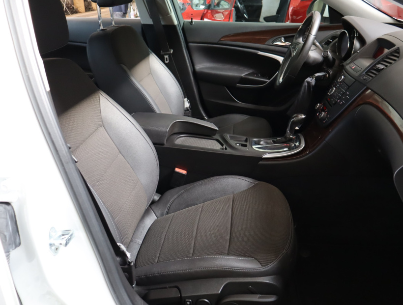 Opel Insignia, 2009