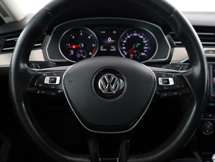 Volkswagen Passat, 2016