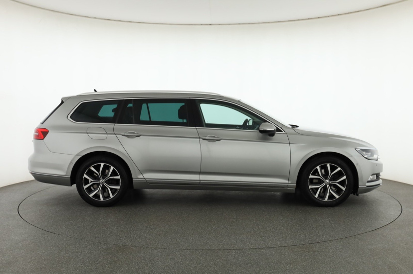 Volkswagen Passat, 2016
