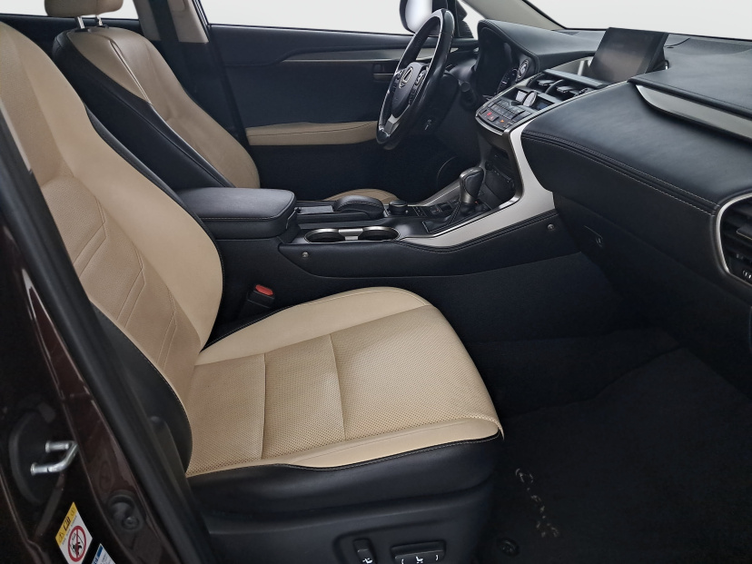 Lexus NX, 2016