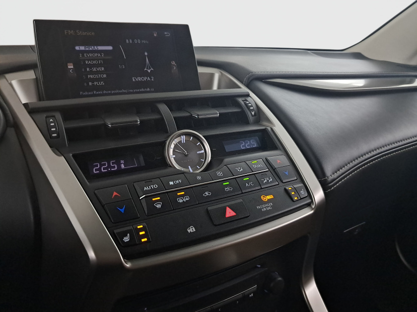 Lexus NX, 2016