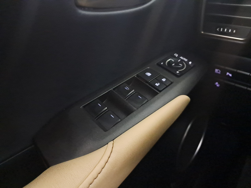 Lexus NX, 2016