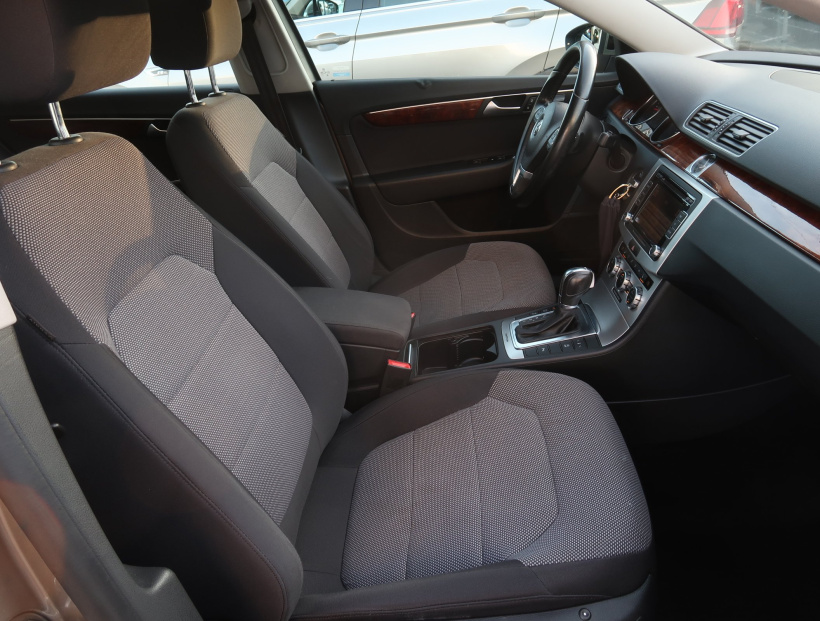 Volkswagen Passat, 2012