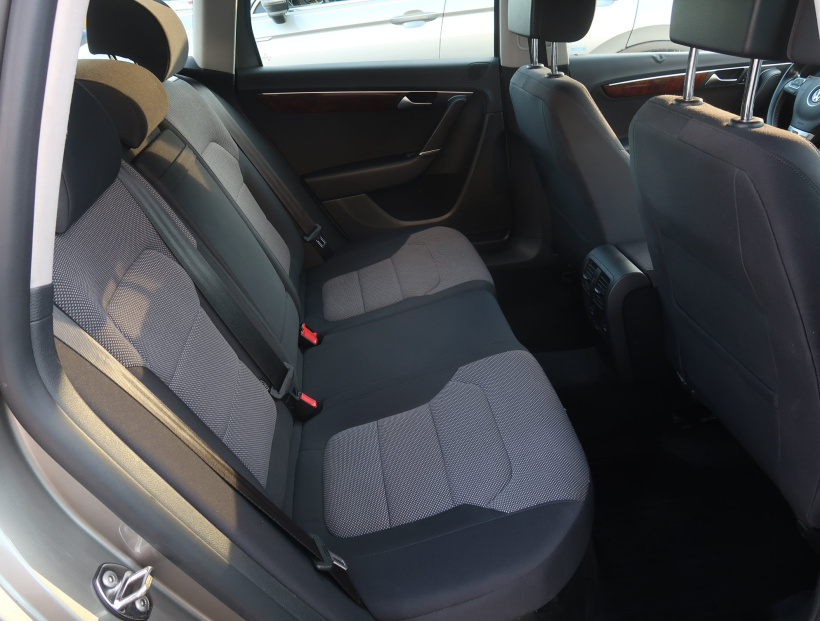 Volkswagen Passat, 2012