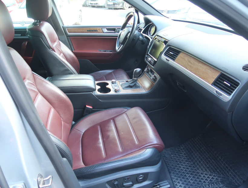 Volkswagen Touareg, 2013