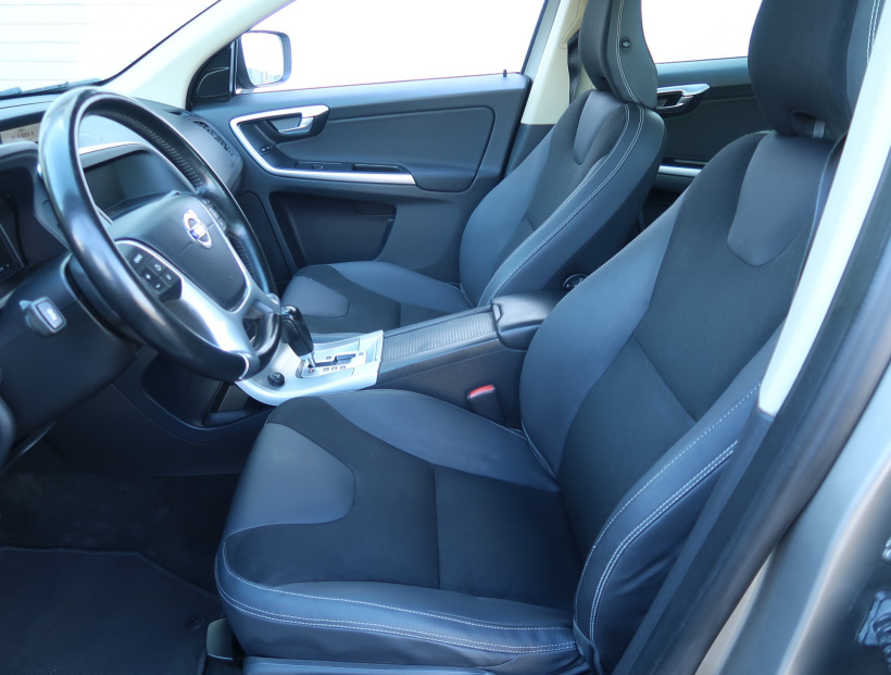 Volvo XC60, 2011