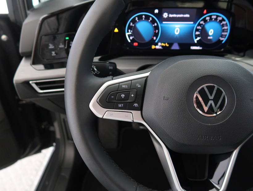 Volkswagen Golf, 2022
