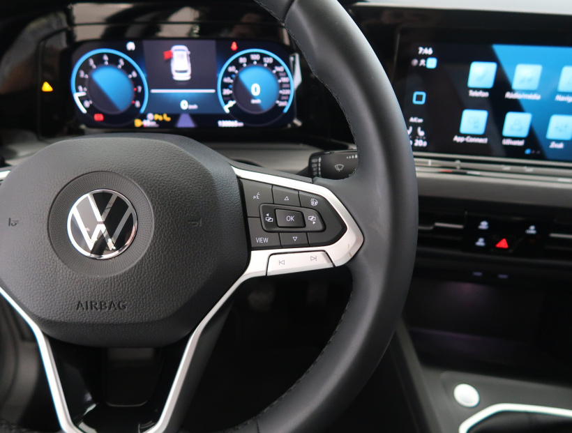 Volkswagen Golf, 2022