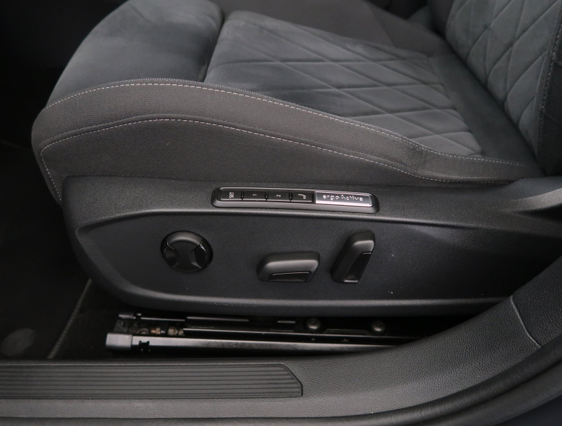 Volkswagen Golf, 2022