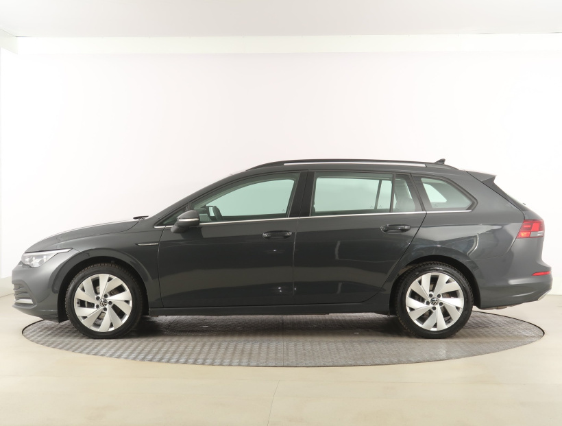 Volkswagen Golf, 2022