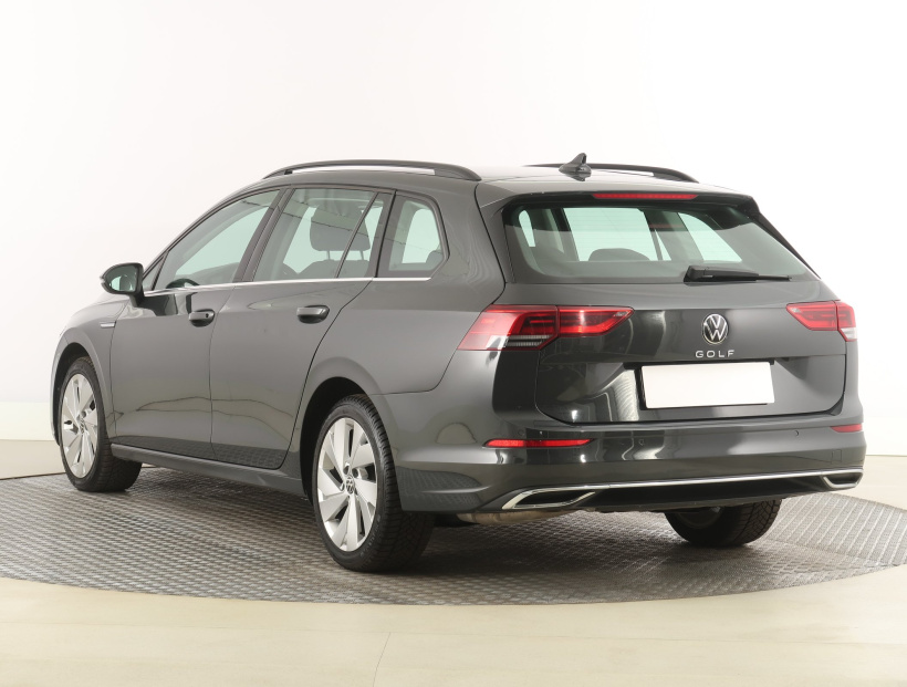 Volkswagen Golf, 2022