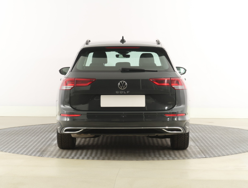Volkswagen Golf, 2022