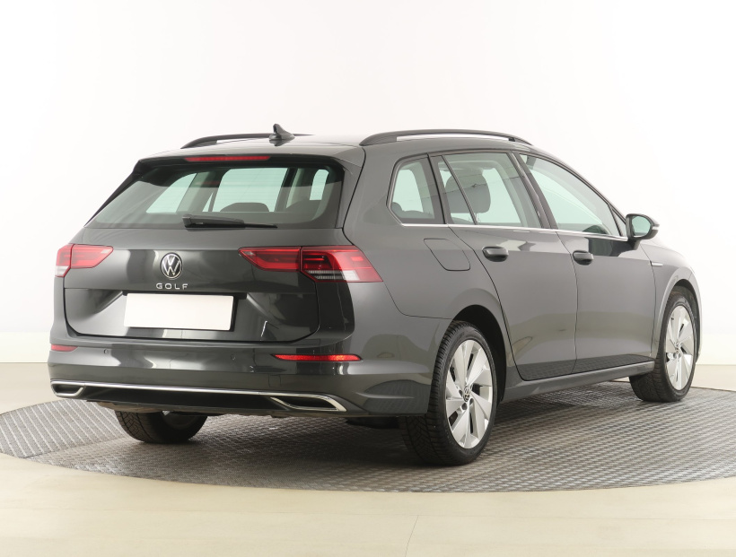 Volkswagen Golf, 2022
