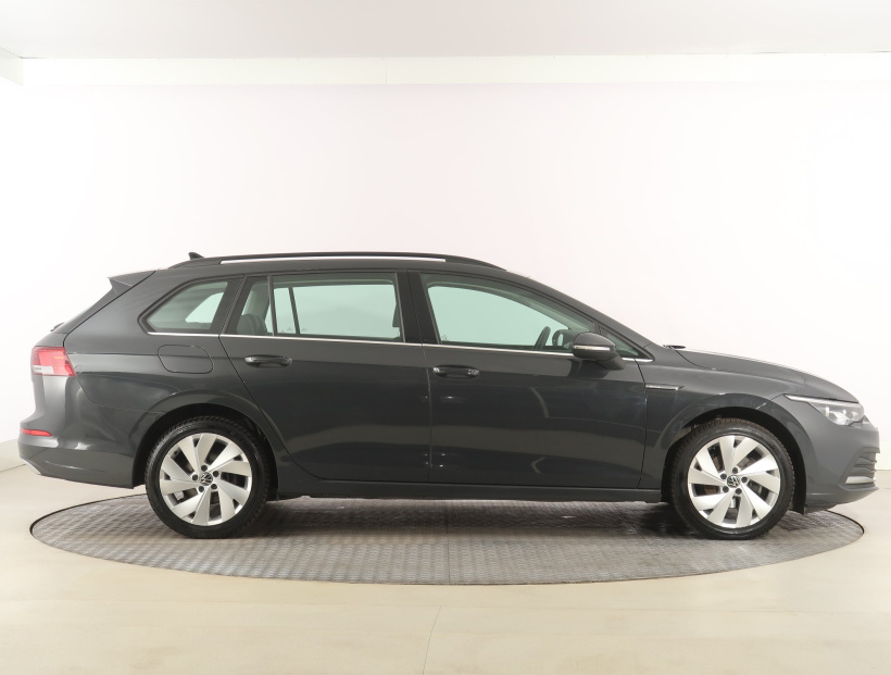 Volkswagen Golf, 2022