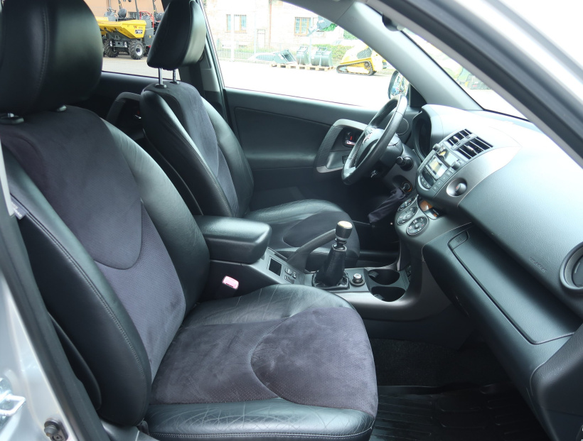 Toyota RAV 4, 2011