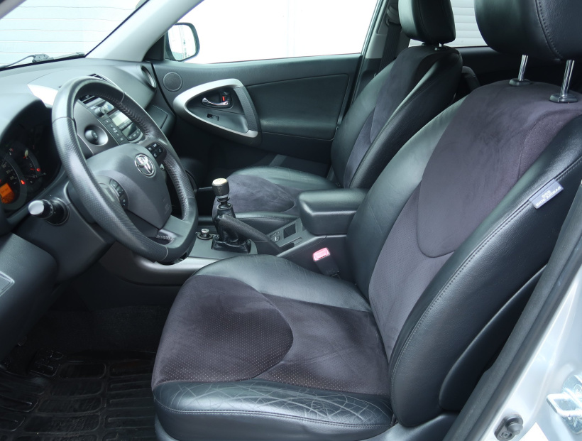 Toyota RAV 4, 2011