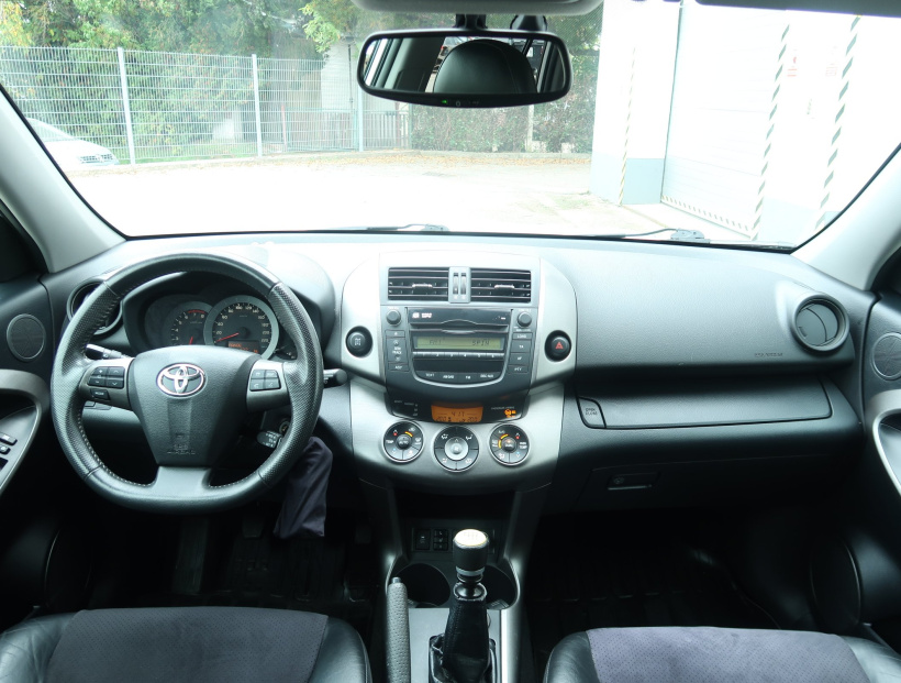 Toyota RAV 4, 2011
