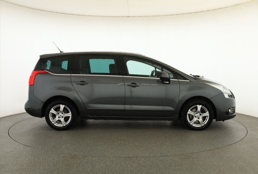 Peugeot 5008, 2009