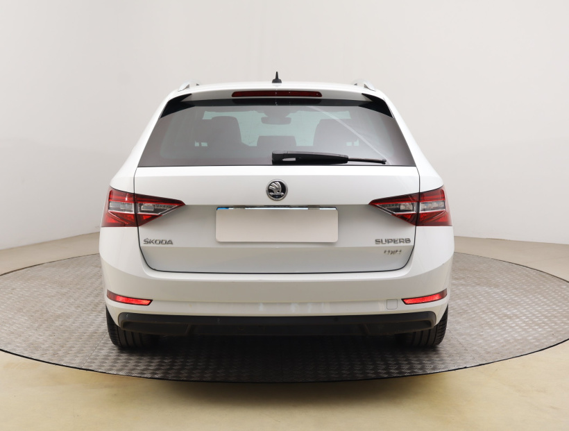 Škoda Superb, 2016