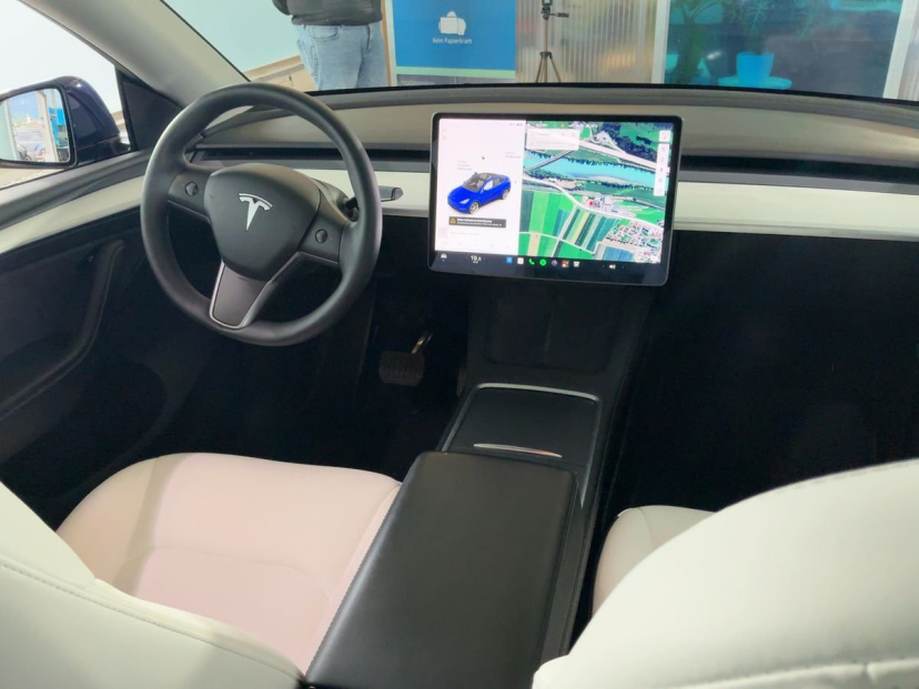 Tesla Model Y, 2021