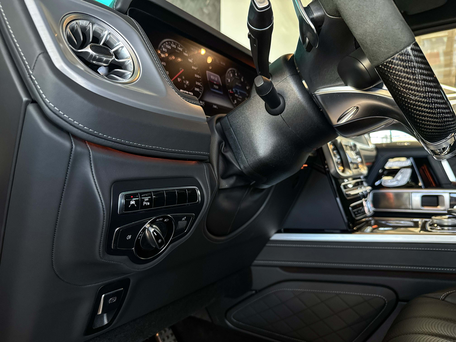 Mercedes-Benz G - 2023