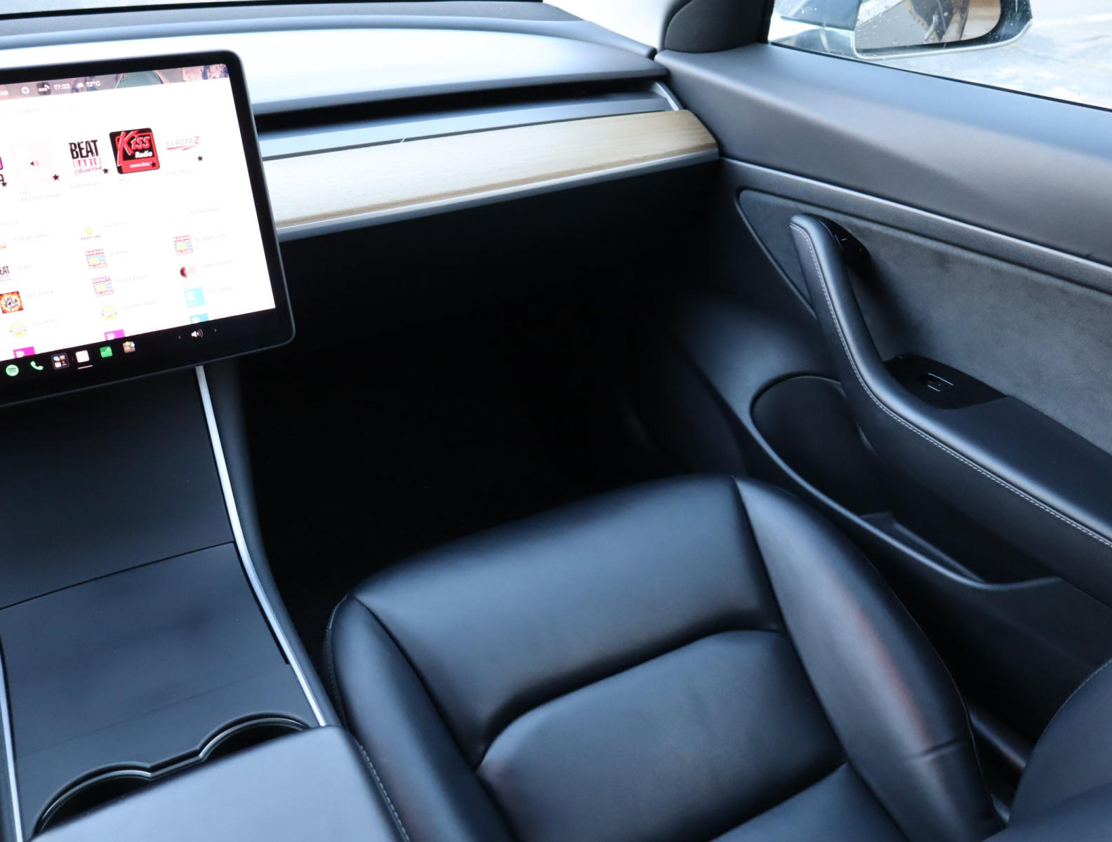 Tesla Model 3 Standard Range Plus – fotografie 11