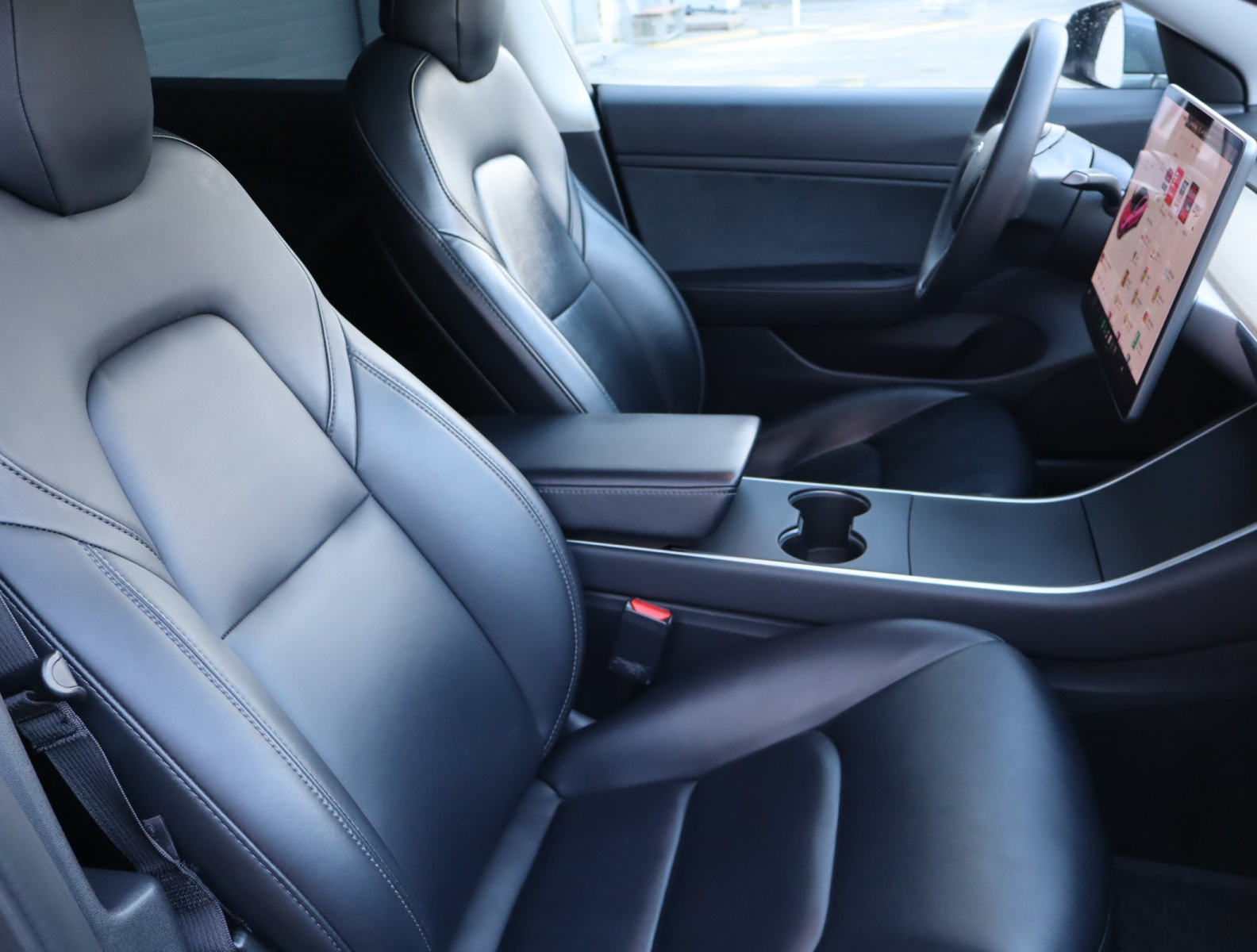 Tesla Model 3 Standard Range Plus – fotografie 12