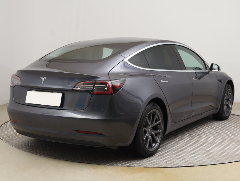 Tesla Model 3, 2020