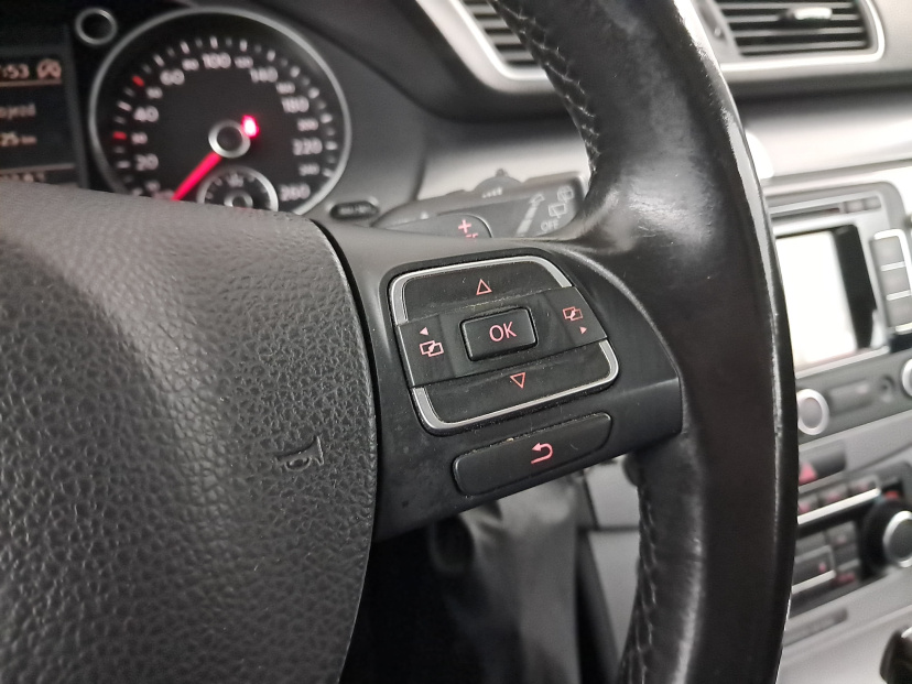Volkswagen Passat, 2011