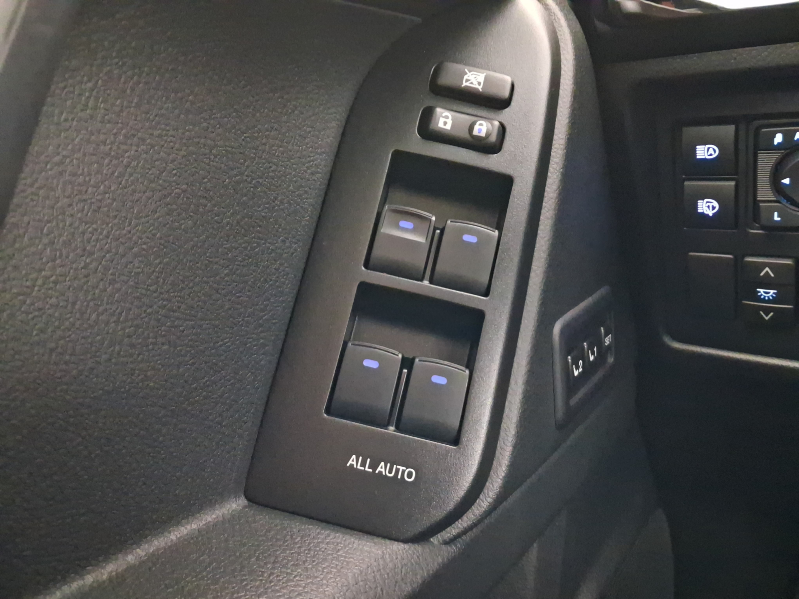 Toyota Land Cruiser - 2023