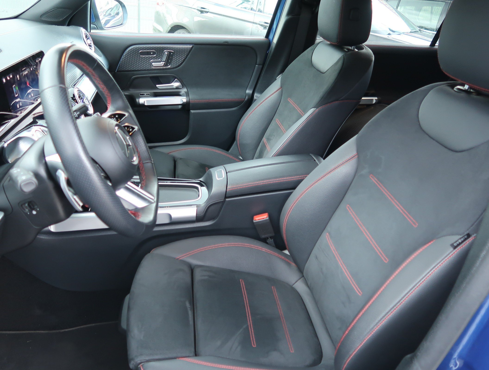 Mercedes-Benz GLB - 2025