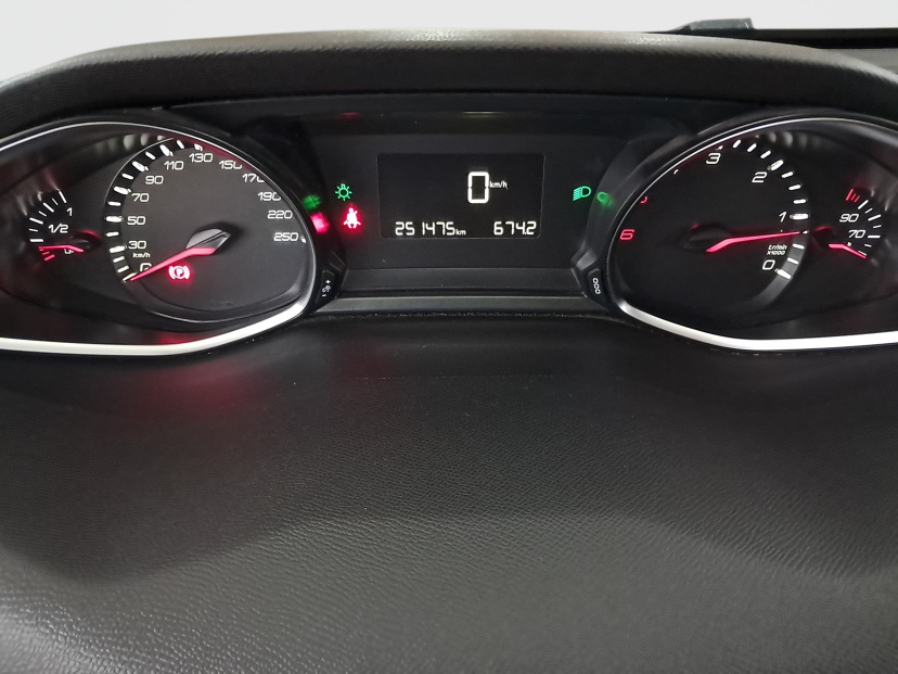 Peugeot 308, 2015