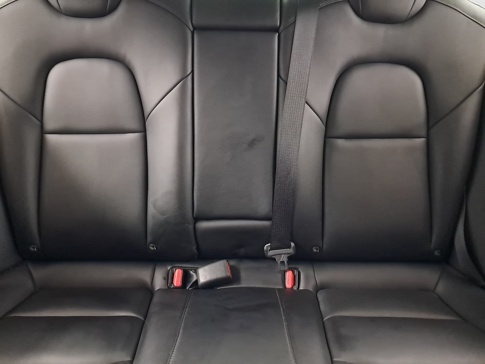 Tesla Model 3 Long Range AWD – fotografie 14