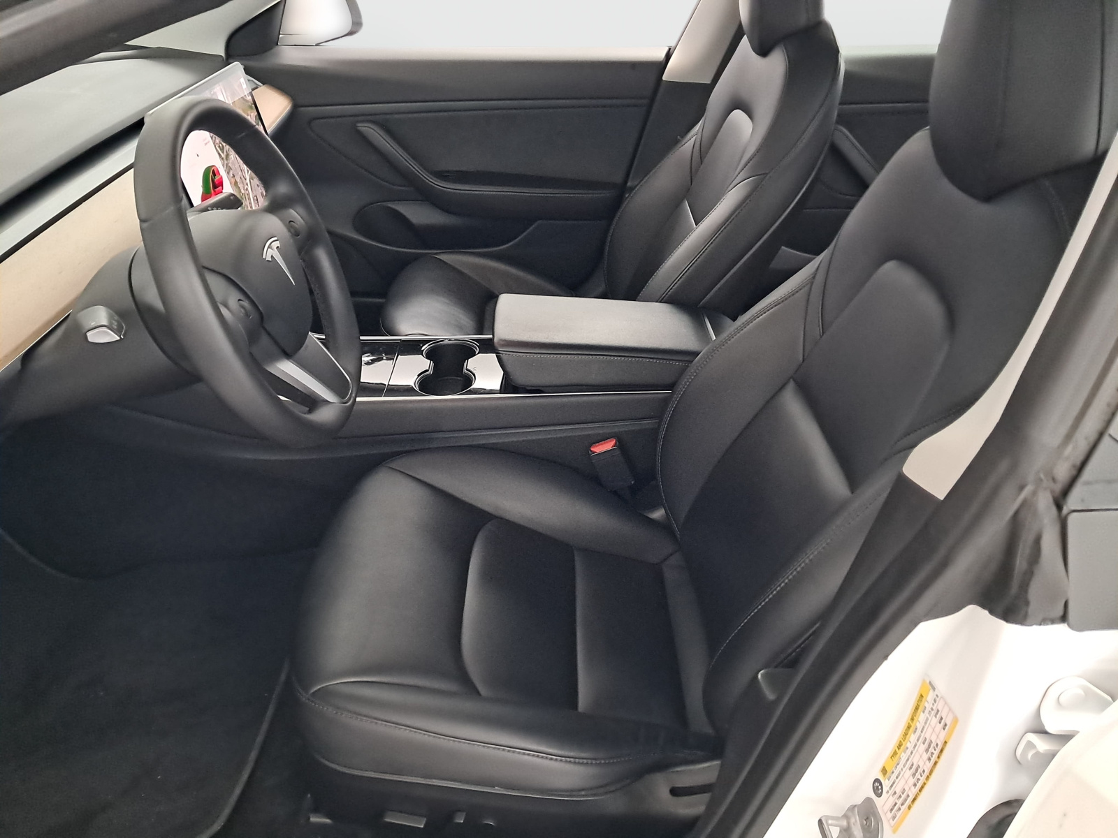 Tesla Model 3 Long Range AWD – fotografie 16